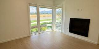 3 Bedrooms 2 1/2 Bathrooms - Where Mountains meet you at upscale living! Gallery 7