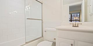 Beautiful One Bedroom in the Heart of Foggy Bottom| Water and Gas Included! Gallery 17