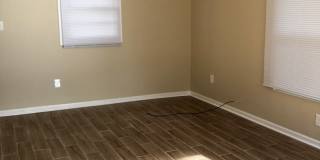 Convenient South Location!  3 Bedrooms / 2 Bathrooms Gallery 12