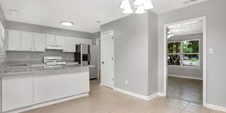 3 bedroom 2 bath home in Village Green Gallery 11