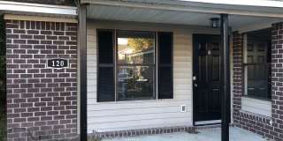Huge 3 bed 2 full bath in Summerville! Gallery 1