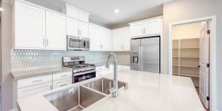2BD/2BA home in Mira Mesa with Private Balcony, Pool & 2-Car Garage Gallery 1