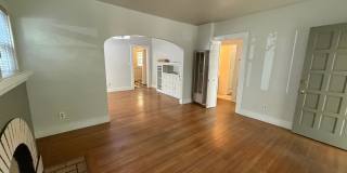 Cozy 2 bed 1 bath available now! Gallery 8