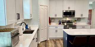 5 bedroom home with fenced in yard!!! Gallery 13