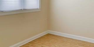 4547-57 N Leavitt Gallery 4