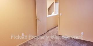 1300 NW Slate Ln Gallery 25