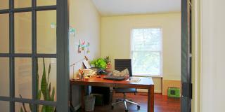 Stunning, Modern 2 Bed, 2 Bath with Office in Woodcroft! Gallery 8