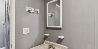 $1,300 - 3 bedroom 1 bath Gallery 13