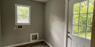 Beautiful 3 bedroom home available Early August! Gallery 11