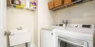 250 W Spring Street Gallery 19