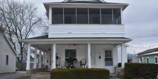 One Bedroom Lower in a Duplex Gallery 1