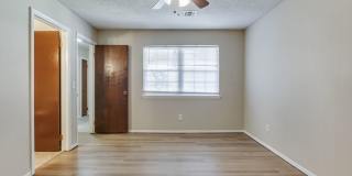 2 Bed Jack & Jill Bathroom  2 Car Garage With Office In The Heart of Yukon! Gallery 33