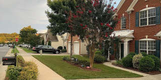Room in 7 Bedroom Home at Arbor Vista Dr Gallery 4
