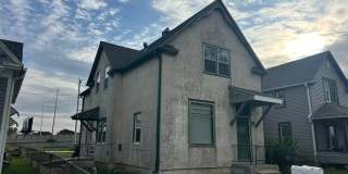 Highly walkable upstairs duplex Gallery 1