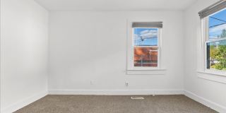 Room in 5 Bedroom Home at Carlton Ave Gallery 13