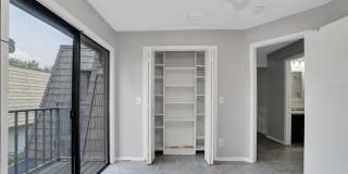 15217 W POND WOODS Drive Gallery 38