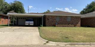 Great 3 bd/1.5 ba Home - Lots of Built-in Storage Gallery 1