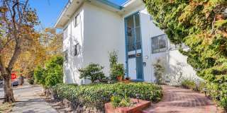 Beautiful quiet large one bedroom one bath with great closet space, hardwood floors, Gallery 1