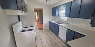 Audubon-Downriver Neighborhood 3+ bedroom, 1 bath corner lot with large, fenced yard Audubon-Downriver Neighborhood 3+ bedroom, 1 bath corner lot with large, fenced yard Gallery 9