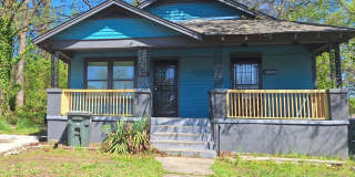 Come see this Charming 1 bedroom 1 bathroom duplex off of S. Parkway Gallery 3