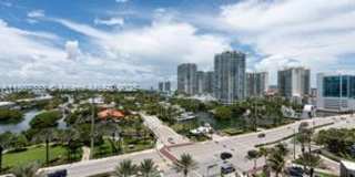 16275 Collins Avenue Gallery 35