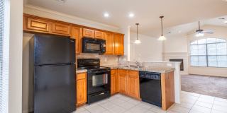 3 bed, 2 bath Condo - MOVE IN SPECIAL!!!! Gallery 6
