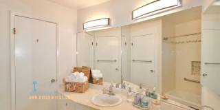 Spacious One Plus Bedroom Condominum off Broadway Terrace Gallery 30