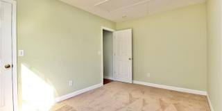 Room in 3 Bedroom Home at Tom Hunter Dr Gallery 15