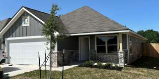 Navasota - 3 bedrooms / 2 bath / 2 car garage with fenced in yard. Gallery 1