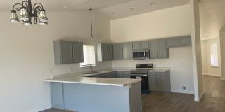 Gorgeous Remodeled Spacious 4 bedroom Gallery 43