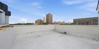 5302 N Winthrop Avenue Gallery 24