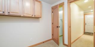 Bright and Spacious Residence with Vaulted Ceilings and Garage Gallery 19