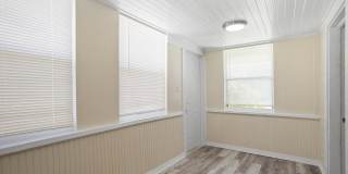 $1795 3br/1bath CUTE House w/ HUGE YARD Gallery 6