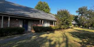 Adorable 2 bedroom 2 bathroom Duplex Gallery 1