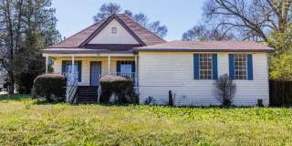4 Bedroom, 2 Bathroom in Adamsville Gallery 1