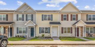 Charming 2-Bedroom 2.5-Bathroom Townhouse with Fenced Yard Gallery 1
