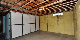 Charming 2 bed 1 bath bungalow with 2nd living room Gallery 28