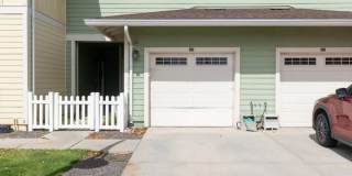 2bd, 2.5 bath, 1car garage w parking in driveway Gallery 7