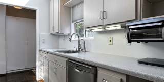 Three bedroom, two bathroom home with gorgeous views and sunroom for rent in the hills of Fairfax! Gallery 11
