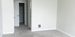 Modern 2-bed, 2-bath Townhome in Shoreline. Gallery 18