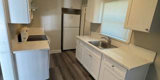BEAUTIFUL UPDATED DUPLEX 2 BED & ONE BATH! Gallery 9
