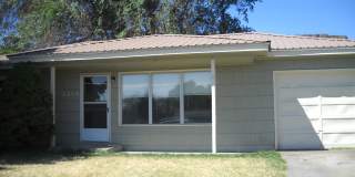 3BR Home with Large Yard Steps from Chenowith Elementary Gallery 1