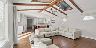 Beautiful Arlington Home South of Lane Gallery 21