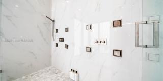 550 NW 42nd St Gallery 22