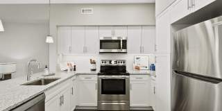 Avenida at Centerra Age 55+ Apartment Homes Gallery 2