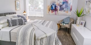 Violet on Virgil Violet on Virgil Gallery 7