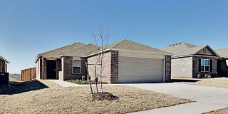 Very Nice 3 Bedroom 2 Bath Home in Mustang Schools Gallery 1