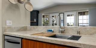 2215 Linwood St. Gallery 7