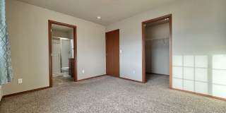 8811 North Elm Street Gallery 15