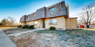 Updated 2 Bed Townhouse w/ Utilities Included! Gallery 1